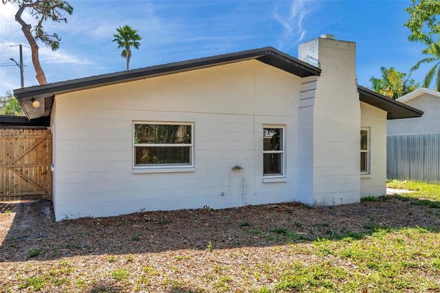 921 7TH STREET NW, Largo, FL 33770