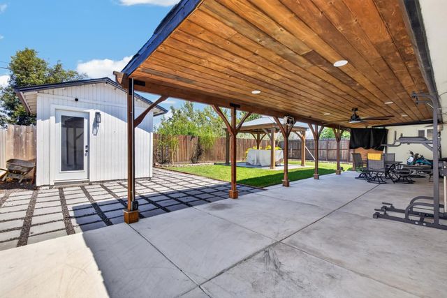 217 Morada Ln, Stockton, CA 95210