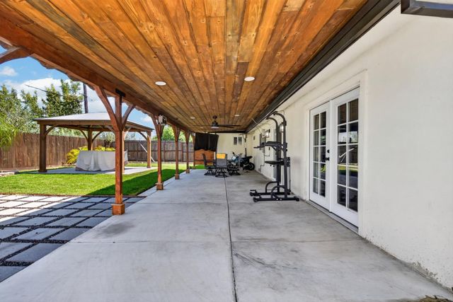217 Morada Ln, Stockton, CA 95210