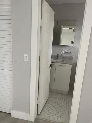 6241 NW 12th St, Sunrise, FL 33313