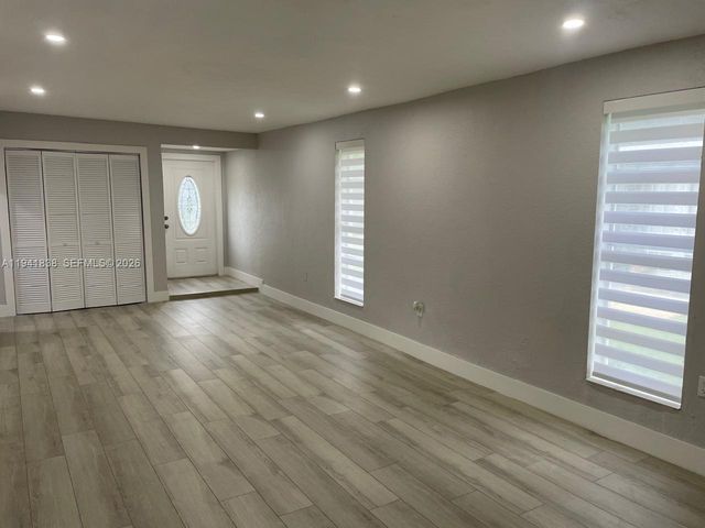 6241 NW 12th St, Sunrise, FL 33313