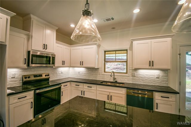 5200 Summerfield Dr E, Tuscaloosa, AL 35404