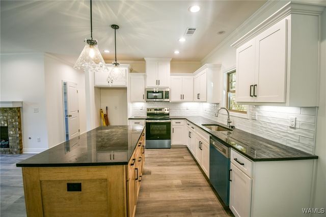 5200 Summerfield Dr E, Tuscaloosa, AL 35404