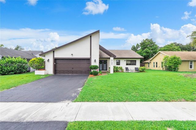 5121 NW 87th Ave, Lauderhill, FL 33351
