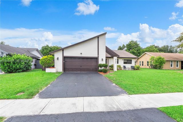 5121 NW 87th Ave, Lauderhill, FL 33351