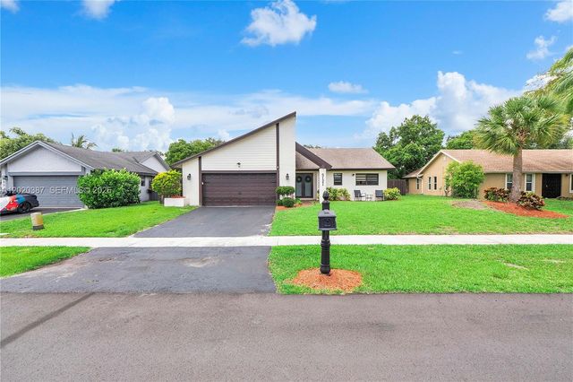 5121 NW 87th Ave, Lauderhill, FL 33351