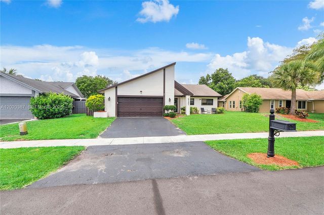 5121 NW 87th Ave, Lauderhill, FL 33351