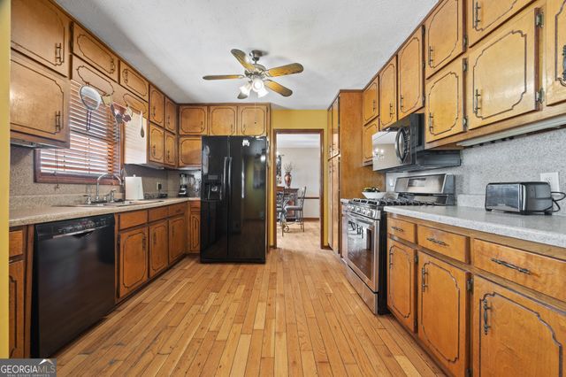 180 Oak Leaf Drive, Stockbridge, GA 30281