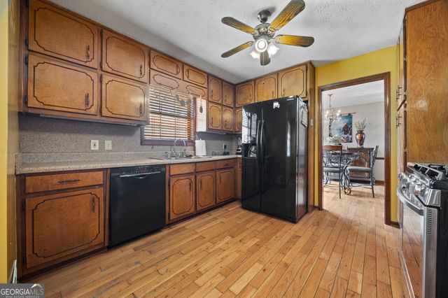 180 Oak Leaf Drive, Stockbridge, GA 30281