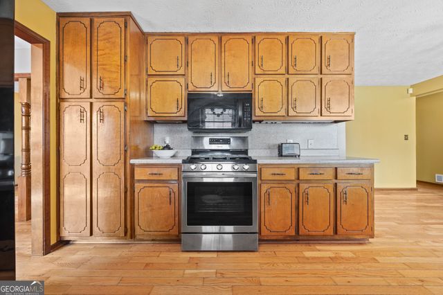 180 Oak Leaf Drive, Stockbridge, GA 30281