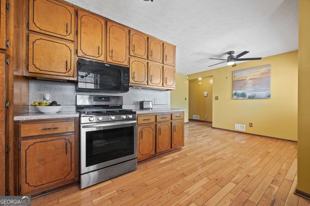 180 Oak Leaf Drive, Stockbridge, GA 30281