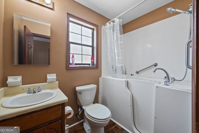 180 Oak Leaf Drive, Stockbridge, GA 30281