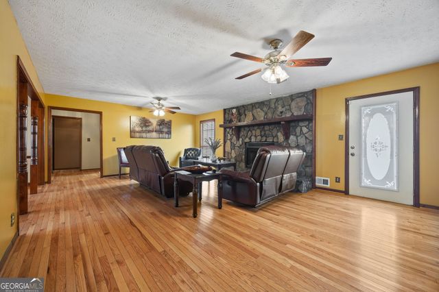 180 Oak Leaf Drive, Stockbridge, GA 30281