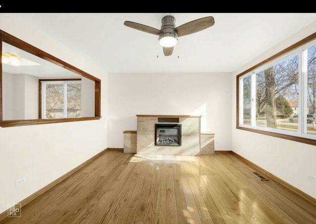 105 E Red Oak Avenue, Bensenville, IL 60106
