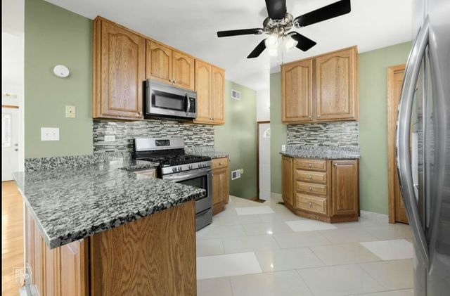 105 E Red Oak Avenue, Bensenville, IL 60106
