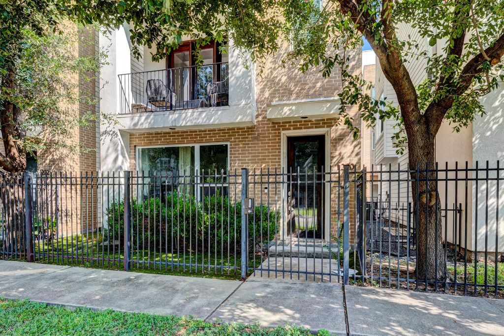 1220 Summer Street, Houston, TX 77007