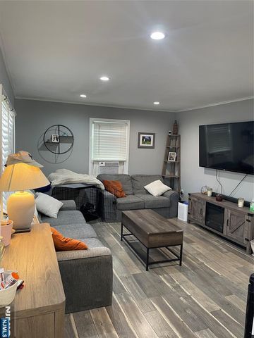 16 Brookside Avenue, Pequannock Township, NJ 07444