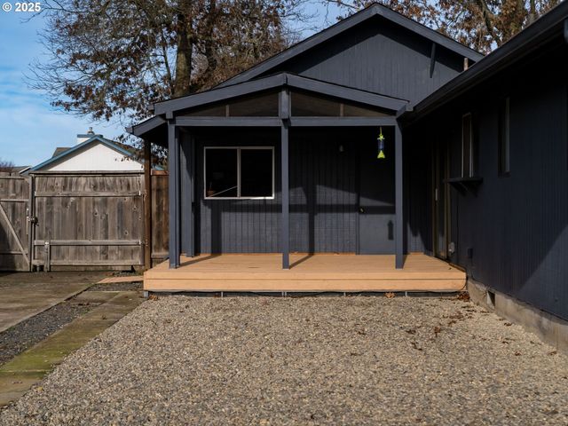 4114 JESSEN Dr, Eugene, OR 97402