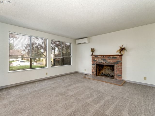 4114 JESSEN Dr, Eugene, OR 97402