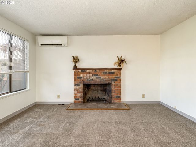 4114 JESSEN Dr, Eugene, OR 97402