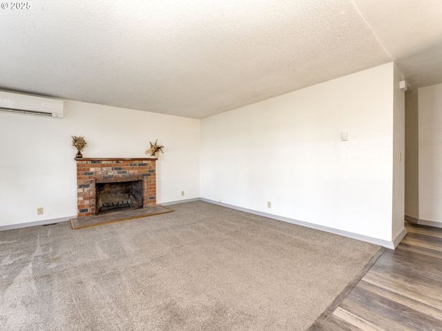 4114 JESSEN Dr, Eugene, OR 97402