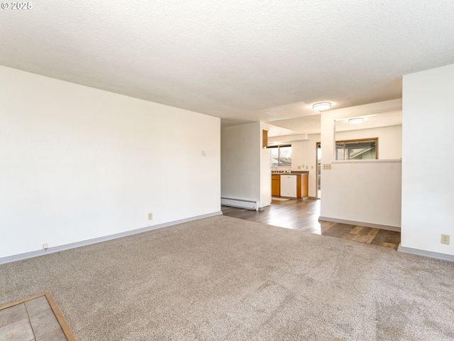 4114 JESSEN Dr, Eugene, OR 97402