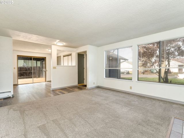 4114 JESSEN Dr, Eugene, OR 97402