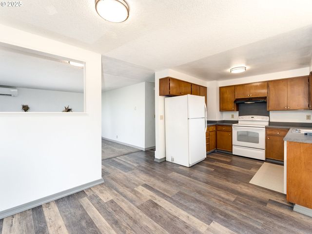 4114 JESSEN Dr, Eugene, OR 97402