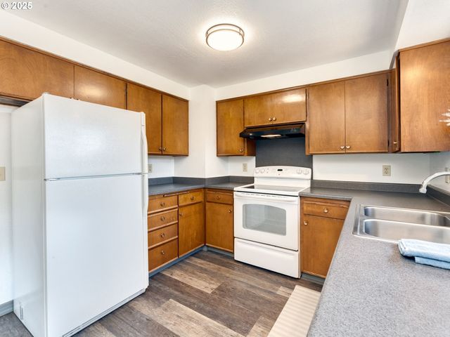 4114 JESSEN Dr, Eugene, OR 97402