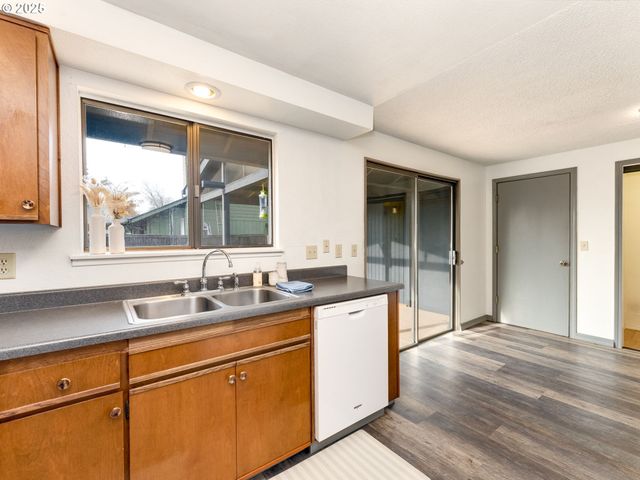 4114 JESSEN Dr, Eugene, OR 97402