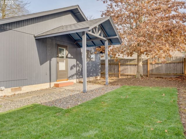 4114 JESSEN Dr, Eugene, OR 97402