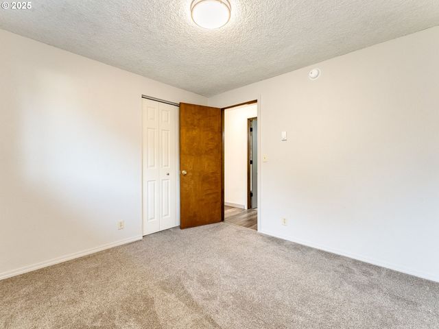 4114 JESSEN Dr, Eugene, OR 97402