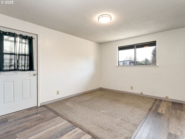 4114 JESSEN Dr, Eugene, OR 97402