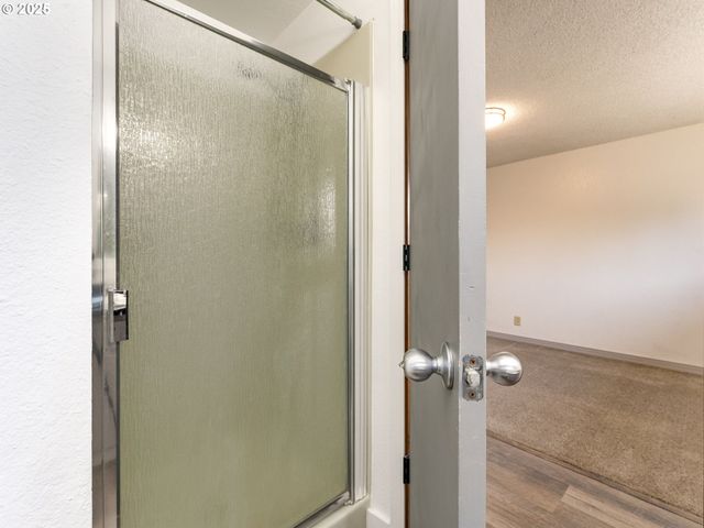 4114 JESSEN Dr, Eugene, OR 97402