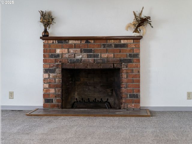 4114 JESSEN Dr, Eugene, OR 97402