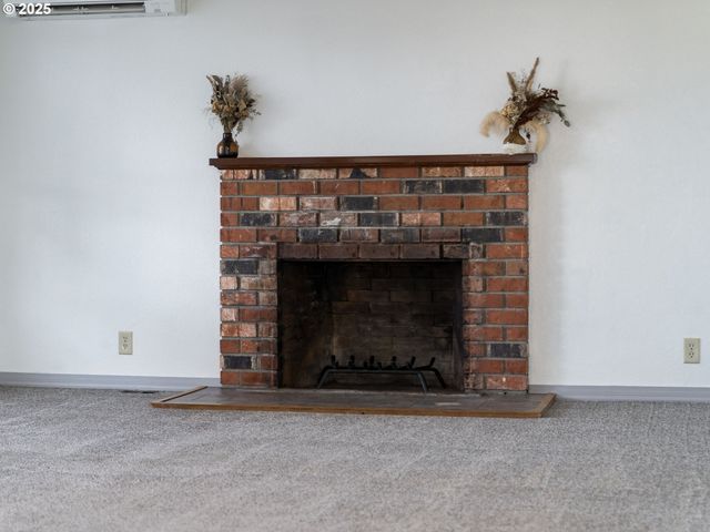 4114 JESSEN Dr, Eugene, OR 97402