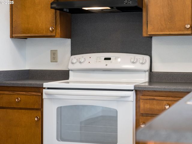 4114 JESSEN Dr, Eugene, OR 97402