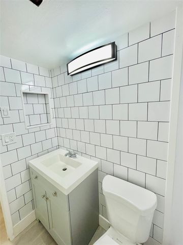 257 S Cypress Road 414, Pompano Beach, FL 33060