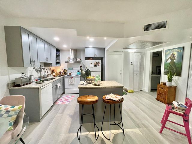 257 S Cypress Road 414, Pompano Beach, FL 33060