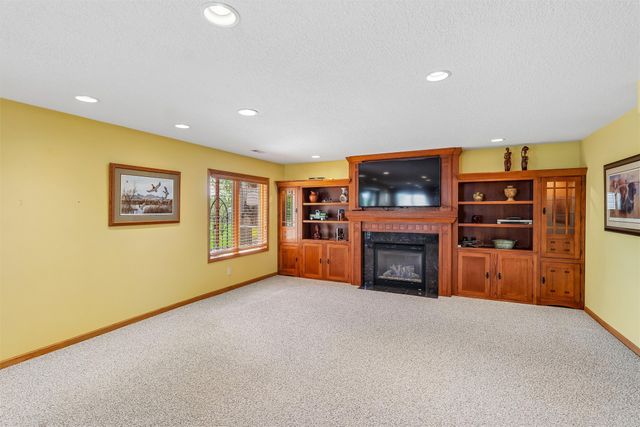 613 Trail Ridge Road, Indianola, IA 50125