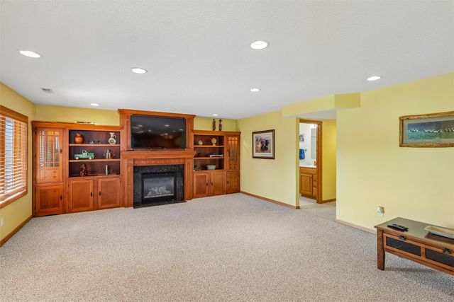 613 Trail Ridge Road, Indianola, IA 50125
