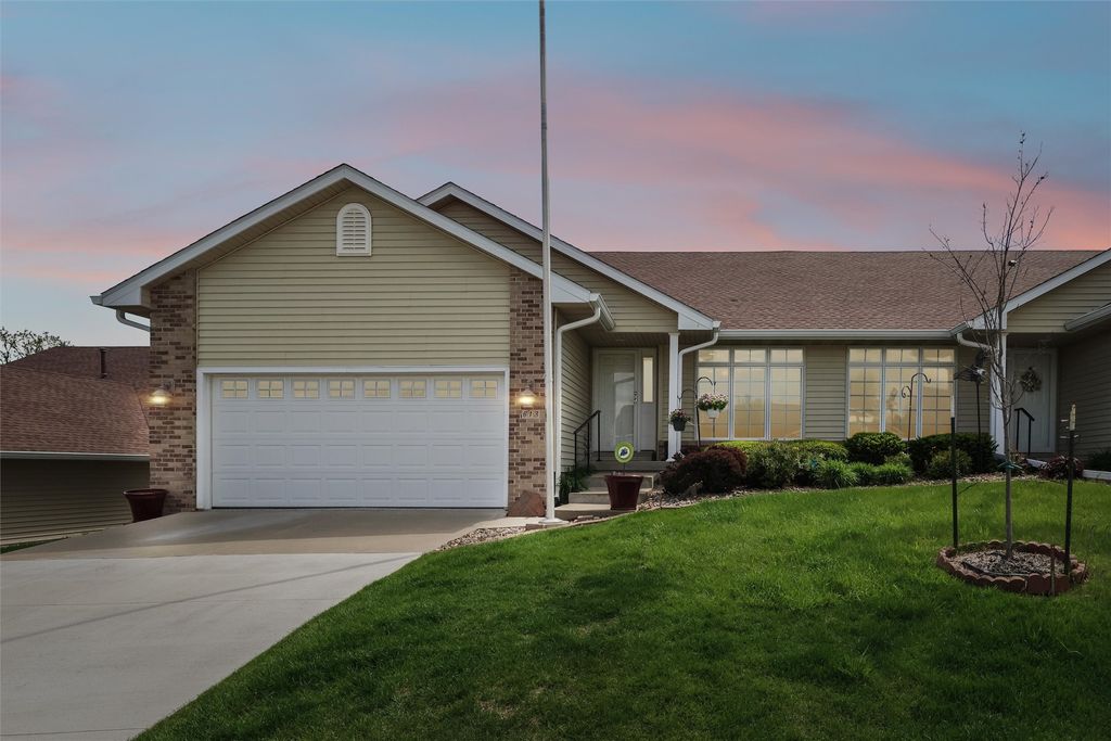 613 Trail Ridge Road, Indianola, IA 50125