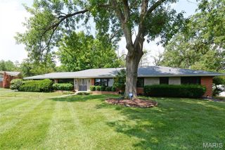 9493 Bonhomme Woods Drive, Ladue, MO 63132