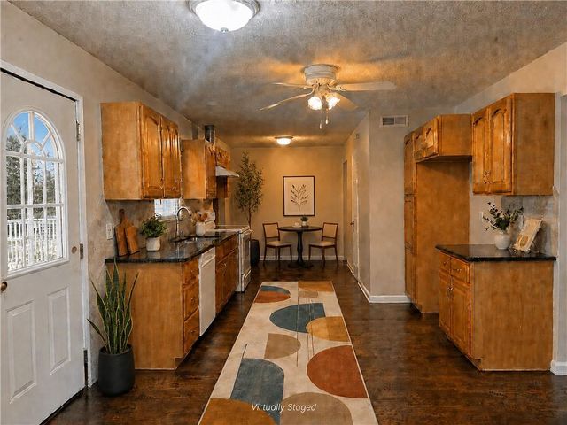 5722 W 70th Terrace, Overland Park, KS 66204