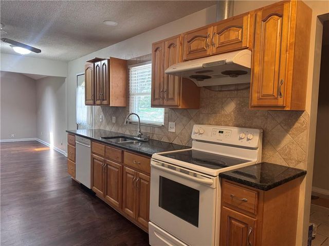 5722 W 70th Terrace, Overland Park, KS 66204