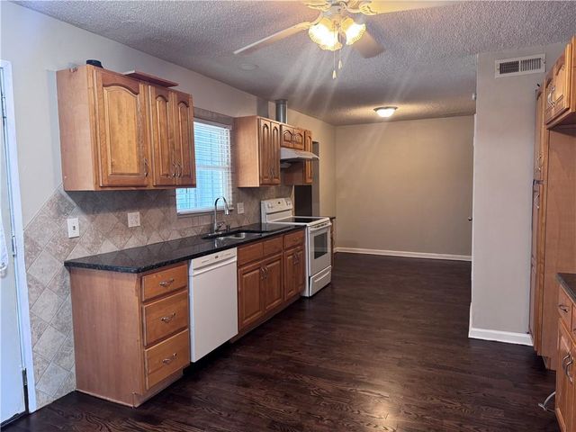 5722 W 70th Terrace, Overland Park, KS 66204