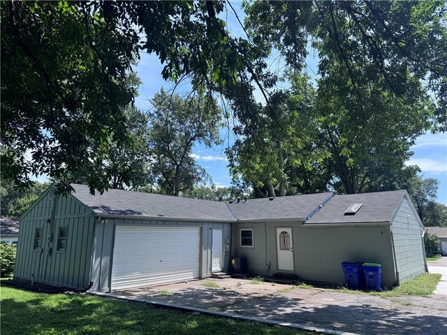 5722 W 70th Terrace, Overland Park, KS 66204