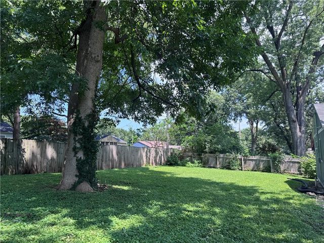 5722 W 70th Terrace, Overland Park, KS 66204