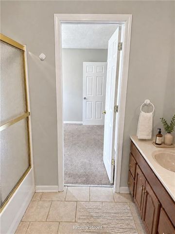 5722 W 70th Terrace, Overland Park, KS 66204