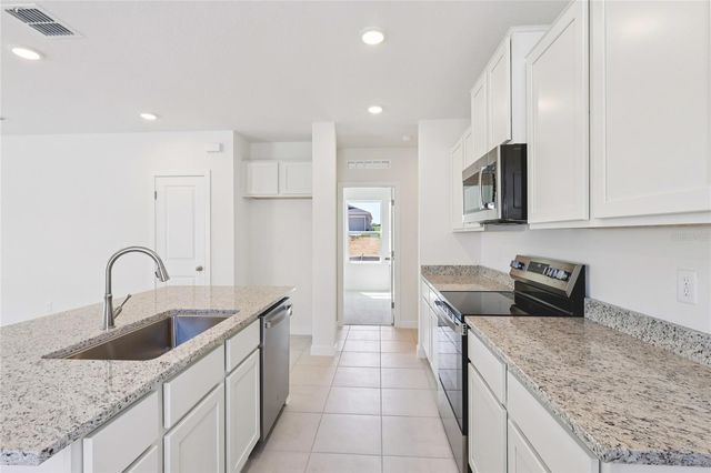 1925 DIAMOND HEAD CIRCLE, Haines City, FL 33844